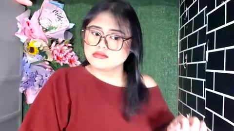 Snapshot of lovelypinaychubsx chatting on October 2025 08:50:02 PM lovely online show from October 2025 08:50:02 PM