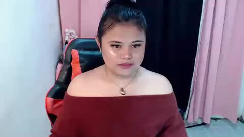 Snapshot of lovelypinaychubsx chatting on February 2026 06:57:02 AM lovely online show from February 2026 06:57:02 AM