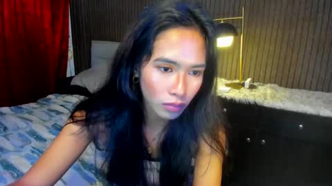 Snapshot of lovemarie19x chatting on January 2025 06:24:02 AM pauleen online show from January 2025 06:24:02 AM