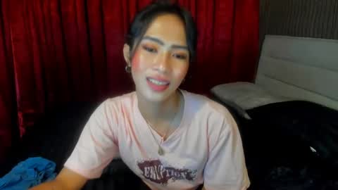 Snapshot of lovemarie19x chatting on February 2025 08:38:01 AM pauleen online show from February 2025 08:38:01 AM