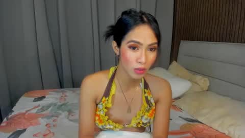 Snapshot of lovemarie19x chatting on February 2025 03:31:02 AM pauleen online show from February 2025 03:31:02 AM