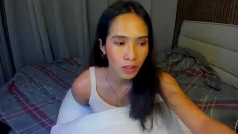 Snapshot of lovemarie19x chatting on March 2025 06:48:01 AM pauleen online show from March 2025 06:48:01 AM