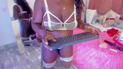 L O V E  online show from February 2025 03:06:01 PM