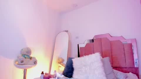 L O V E  online show from March 2025 05:49:02 PM