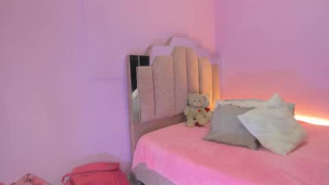 L O V E  online show from September 2025 11:22:02 AM