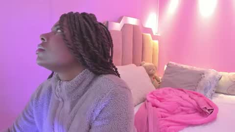 L O V E  online show from December 2025 11:50:02 AM