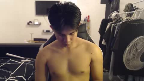 Snapshot of loverboyph04 chatting on October 2025 04:43:02 AM loverboyph04 online show from October 2025 04:43:02 AM