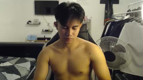 Snapshot of loverboyph04 chatting on October 2025 07:41:01 AM loverboyph04 online show from October 2025 07:41:01 AM