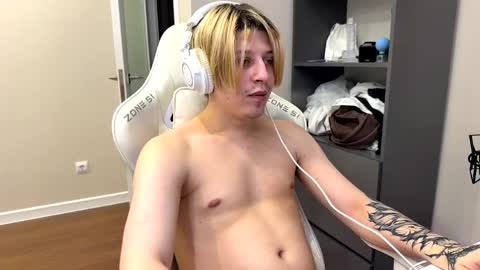 Snapshot of loverria chatting on April 2026 05:02:01 PM loverria online show from April 2026 05:02:01 PM