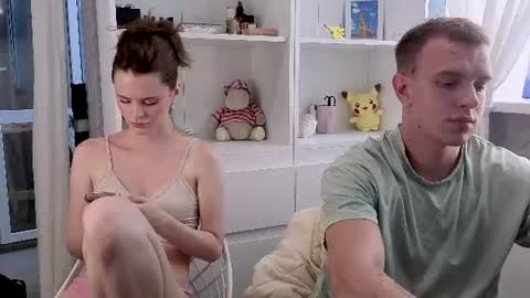 Max and Mia online show from June 2026 01:12:02 PM