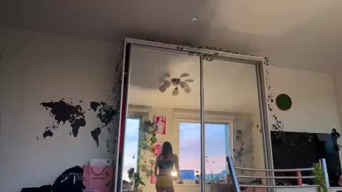 Snapshot of lovesstation chatting on October 2025 02:40:01 PM lovesstation online show from October 2025 02:40:01 PM