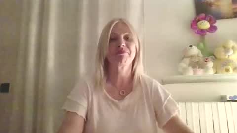Marlyn online show from May 2026 07:19:01 PM