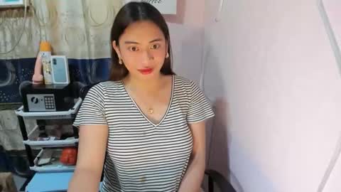 Snapshot of loveyoureign06 chatting on October 2025 05:08:01 AM Ryn online show from October 2025 05:08:01 AM