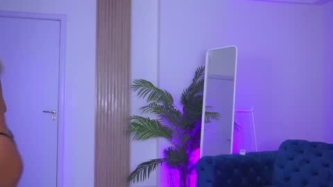 Nora online show from January 2025 04:47:02 AM