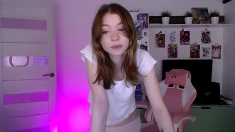 Snapshot of lower_angel chatting on December 2024 03:31:02 AM Loly online show from December 2024 03:31:02 AM