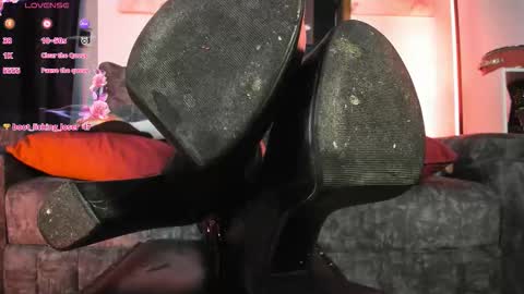 luanadabbraccio_ online show from February 2026 02:50:02 PM