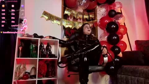 luanadabbraccio_ online show from April 2026 02:01:01 PM