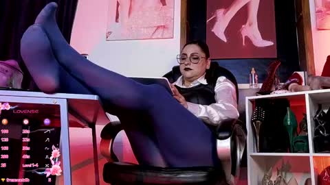 luanadabbraccio_ online show from May 2026 05:32:02 PM
