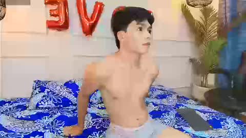 lUAN online show from September 2025 07:50:02 PM