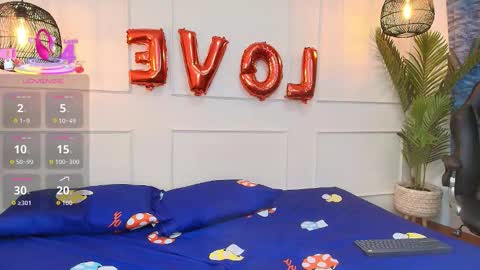 lUAN online show from September 2025 07:52:01 PM