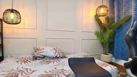 lUAN online show from October 2025 05:11:01 PM