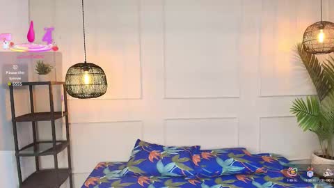 lUAN online show from October 2025 08:08:02 PM