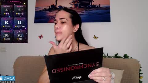 Snapshot of luara_ chatting on January 2026 12:32:02 PM luara_ online show from January 2026 12:32:02 PM