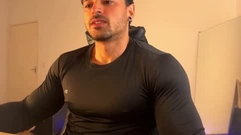 lucasfit24 online show from June 2026 05:17:02 PM