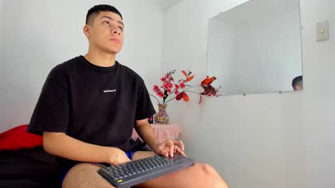 Snapshot of lucastorrez01 chatting on December 2025 11:55:02 PM LUCAS TORREZ online show from December 2025 11:55:02 PM