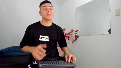 Snapshot of lucastorrez01 chatting on December 2025 04:32:01 AM LUCAS TORREZ online show from December 2025 04:32:01 AM