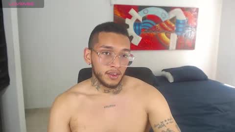 Luca Vanden online show from November 2025 03:01:01 PM