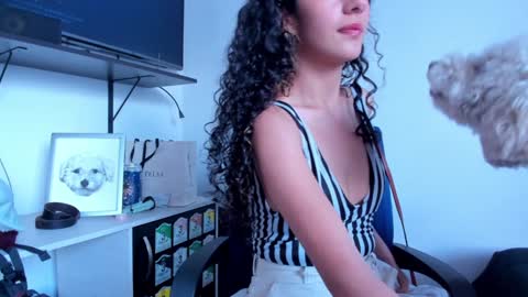 Snapshot of lucia_fuster chatting on January 2025 10:12:01 PM Lucia online show from January 2025 10:12:01 PM