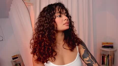 Lucia online show from February 2025 10:33:01 PM