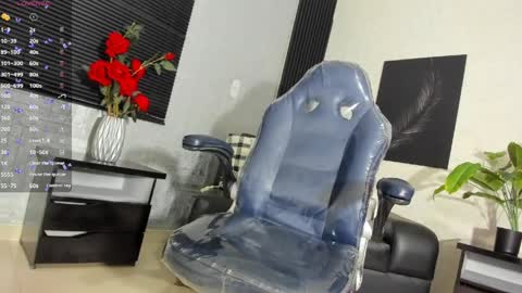 Snapshot of lucia_oregon chatting on April 2026 12:43:01 PM L U C I A online show from April 2026 12:43:01 PM