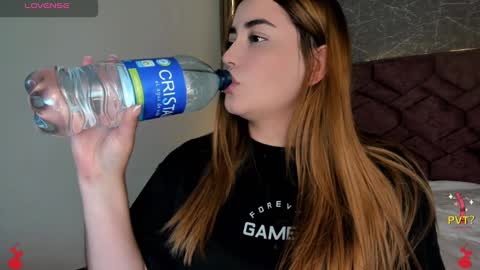 Snapshot of lucia_star_ chatting on December 2024 09:01:01 PM lucia star online show from December 2024 09:01:01 PM