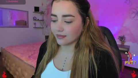 Snapshot of lucia_star_ chatting on February 2025 02:45:01 AM lucia star online show from February 2025 02:45:01 AM