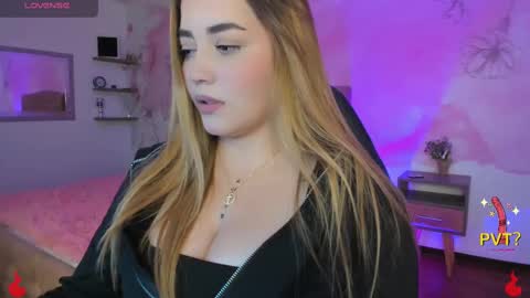 Snapshot of lucia_star_ chatting on February 2025 02:09:02 AM lucia star online show from February 2025 02:09:02 AM