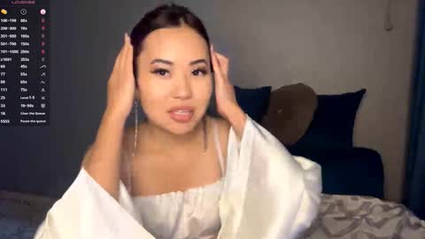 Snapshot of lucialostroh chatting on December 2025 04:55:02 PM Kira online show from December 2025 04:55:02 PM