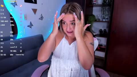 Snapshot of luciamature_ chatting on May 2026 07:00:02 PM Lucia online show from May 2026 07:00:02 PM