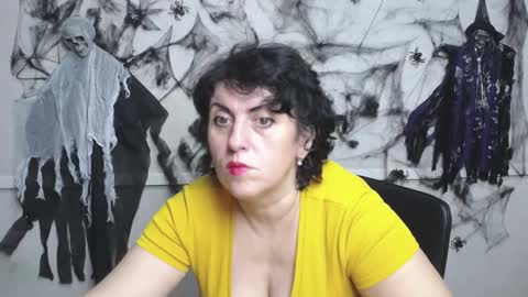 LuciaMi online show from November 2025 06:20:01 PM