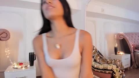 Snapshot of luciana_roa chatting on November 2025 08:35:02 PM Luciana online show from November 2025 08:35:02 PM