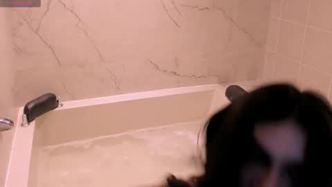 Snapshot of luciana_roa chatting on December 2025 09:41:02 PM Luciana online show from December 2025 09:41:02 PM