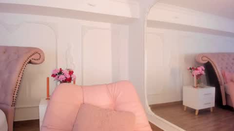 Snapshot of luciana_roa chatting on December 2025 09:10:02 PM Luciana online show from December 2025 09:10:02 PM