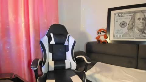 Luciana M online show from April 2026 10:11:02 PM