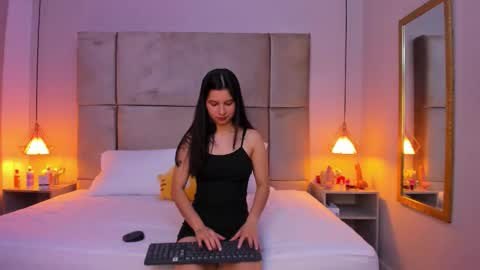 Snapshot of lucianasmith_ chatting on September 2025 12:43:02 PM Luci online show from September 2025 12:43:02 PM