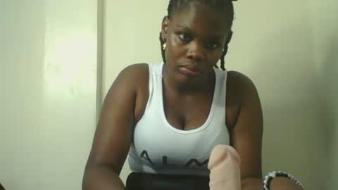 Snapshot of luciaresa chatting on July 2026 12:00:02 PM luciaresa online show from July 2026 12:00:02 PM