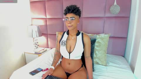  lucia wallace  online show from October 2025 12:44:02 AM