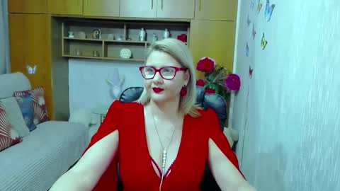 Lucille Fenly online show from November 2025 05:03:01 PM