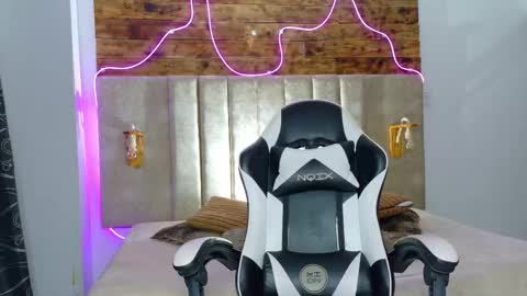 Snapshot of luck_parker chatting on September 2025 04:14:02 AM maye online show from September 2025 04:14:02 AM