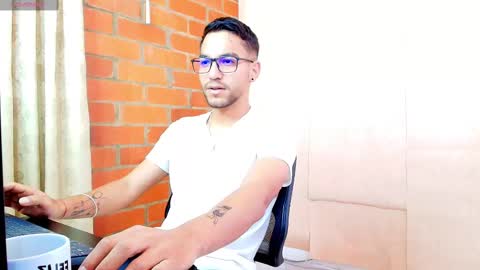 Snapshot of lucky_blessed chatting on March 2025 02:40:01 PM lucky_blessed online show from March 2025 02:40:01 PM